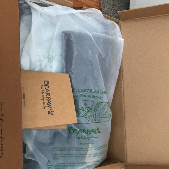 Used once still in box BEARPAW WOMEN’S ELLE BOOT. - Picture 3 of 4